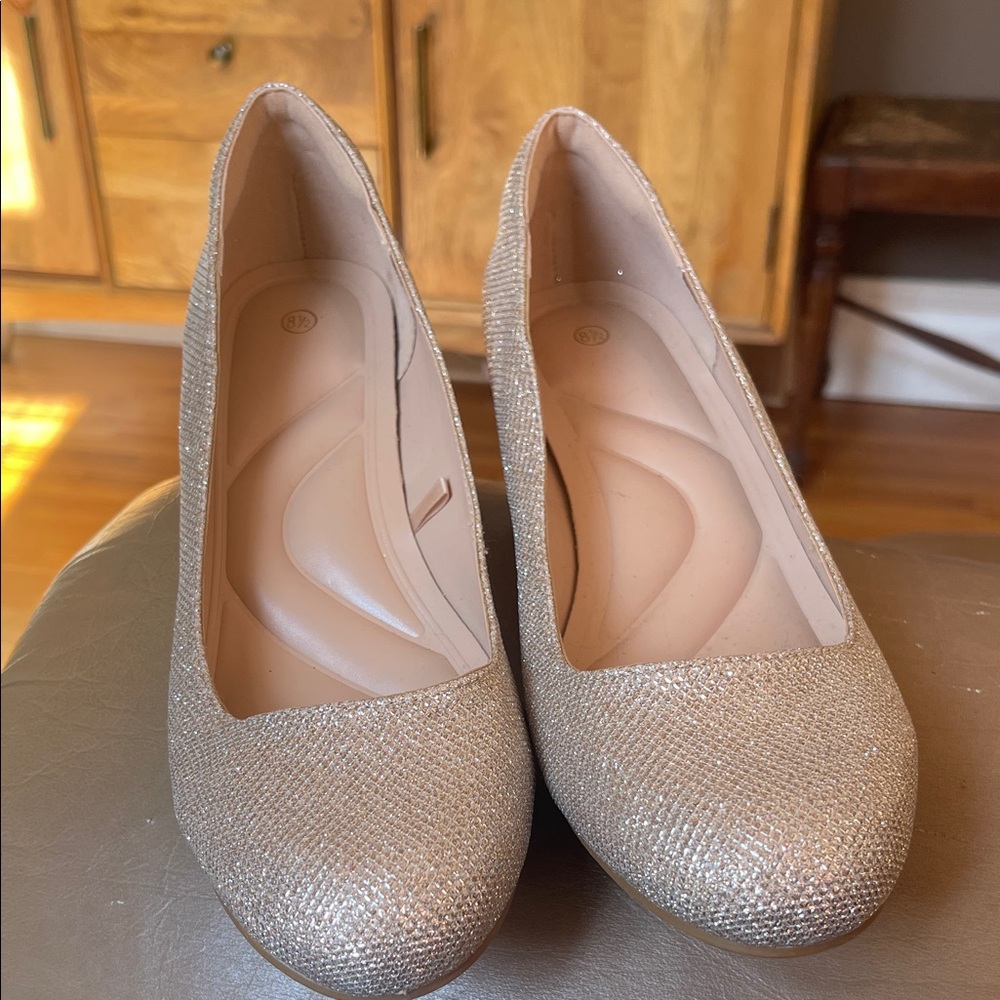 Elegant Gold Women's Pumps with stretch, worn for two hours, run large